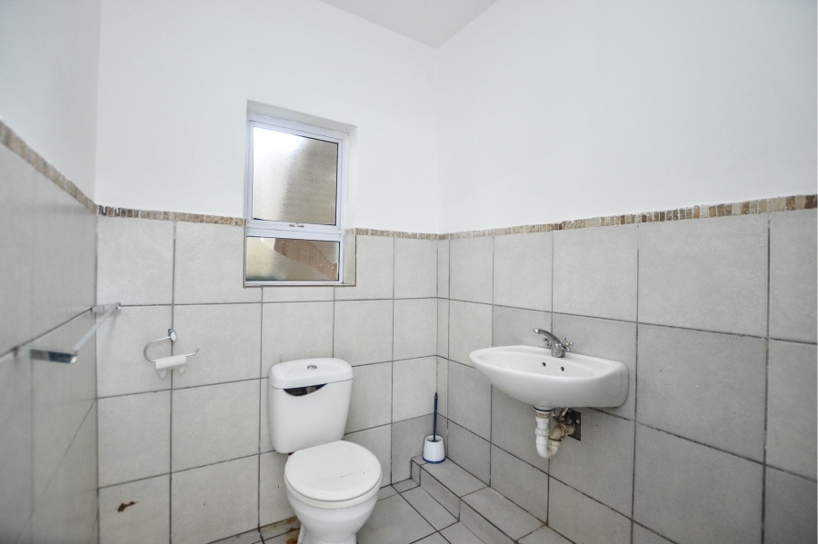 8 Bedroom Property for Sale in Parklands Western Cape